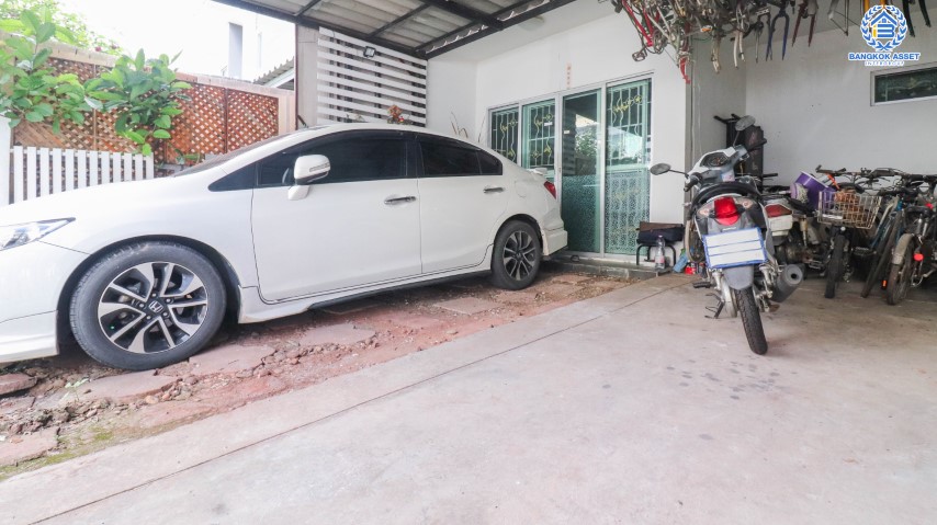 *****ทาวน์เฮ้าส์มือสองย่านนนทบุรี ม. เดอะคอนเนค แจ้งวัฒนะ-ปากเกร็ด บ้านสวยพร้อมอยู่ เฟอร์นิเจอร์บิวท์อินทั้งหลัง เนื้อที่ 21 ตร.ว. ฟังก์ชัน 3 ห้องนอน 2 ห้องน้ำ 2 ที่จอดรถ แถมฟรี !! เครื่องปรับอากาศ 3 เครื่อง บนทำเลที่เชื่อมต่อถนน แจ้งวัฒนะ, ติวานนท์, เลียบคลองประปา ใกล้รถไฟฟ้าและทางด่วน